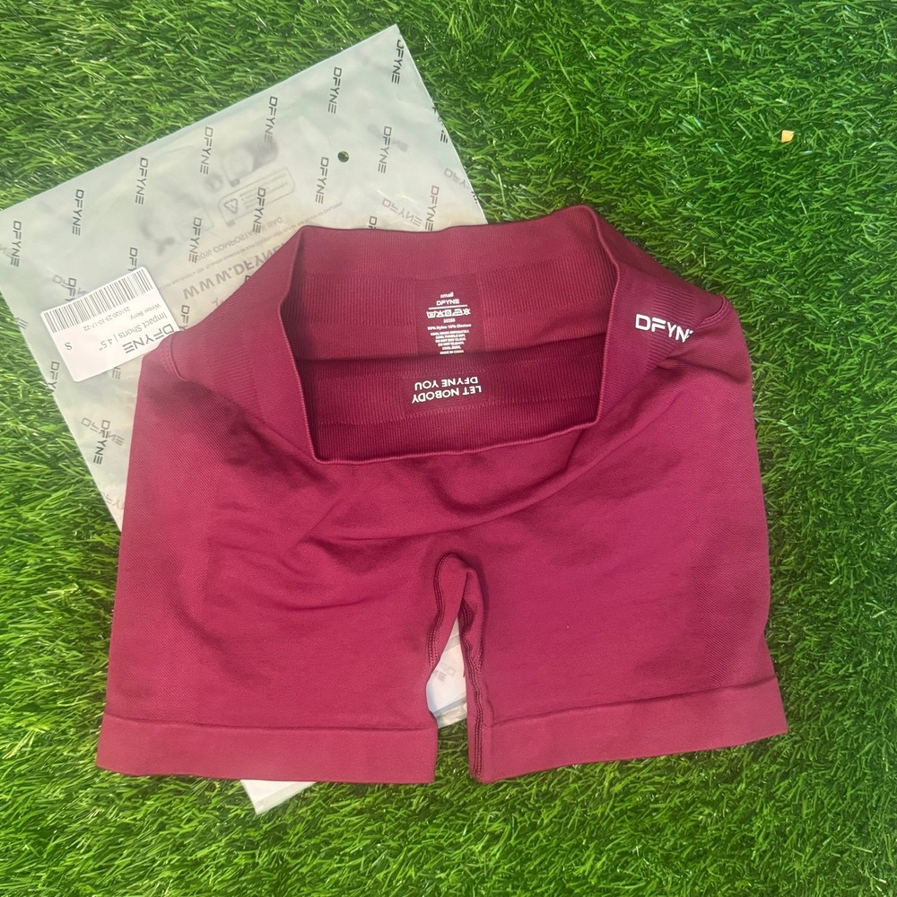 Dfyne impact shorts 4.5" winter berry small - Picture 3 of 4